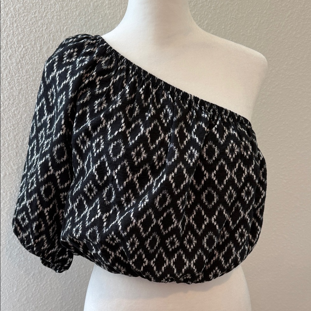 Banana Republic Black & White One-Shoulder Patterned Crop Top